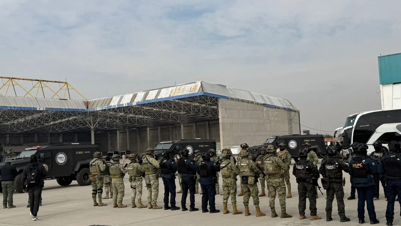 Harfuch anuncia el tercer envío masivo de narcos de México a Estados Unidos: ¿Qué se sabe?